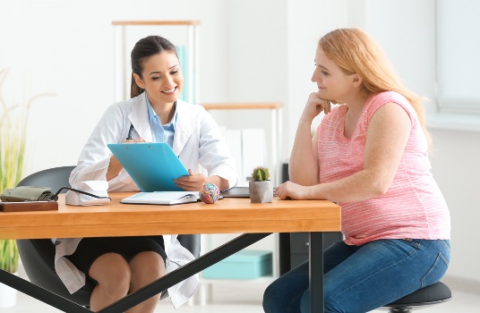 Doctor-with-patient-discussing-medical-weight-loss