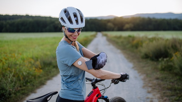 Female-cyclist-checking-diabetes-glucose-levels