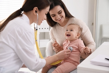 A female doctor examines a child with a stethoscope for a respiratory infection